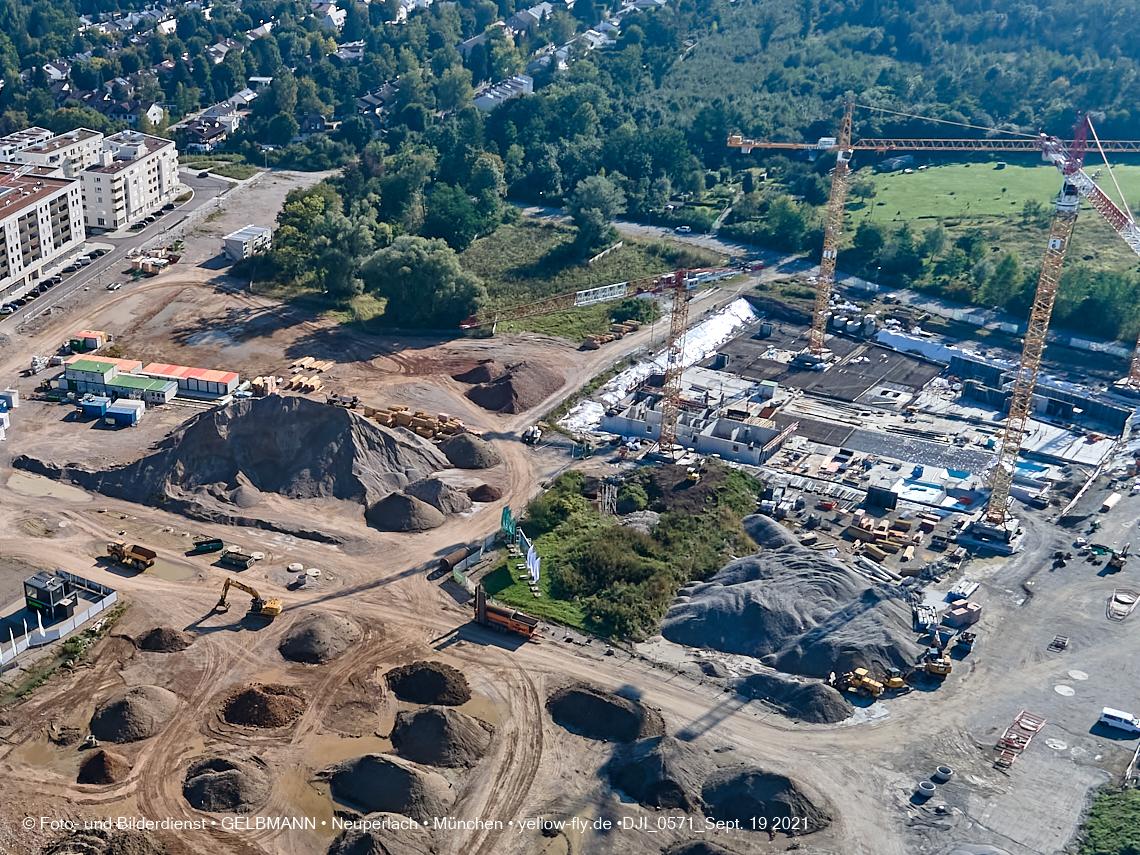 19.09.2021 - Aktuelle Luftbilder aus dem Alexisquartier und Pandion Verde in Neuperlach in München